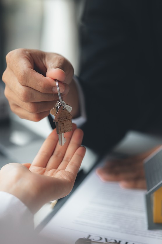 a-home-rental-company-employee-is-handing-the-hous-2025-01-16-21-57-36-utc