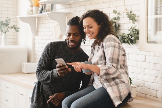 couple-using-cellphone-for-surfing-social-media-s-2025-01-09-04-09-49-utc